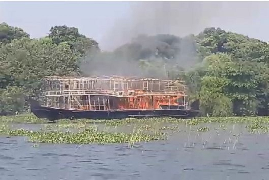 Boat-catches-fire