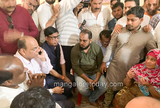 Kumaraswamy visits firing victims in Mangalore