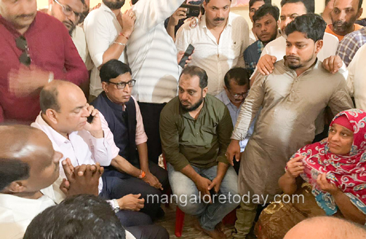 Kumaraswamy visits firing victims in Mangalore