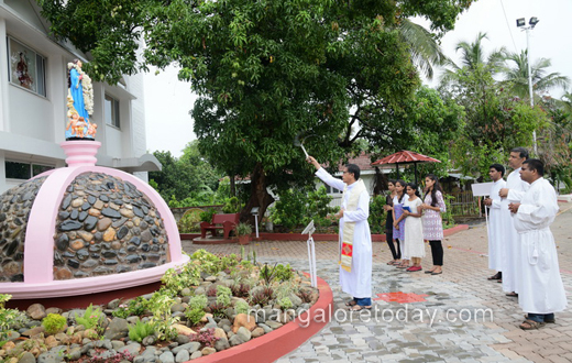 St anthony ashram