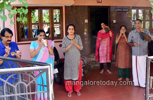 Mangalureans thank coronavirus fighters