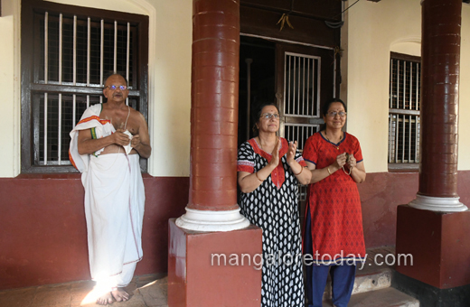 Mangalureans thank coronavirus fighters