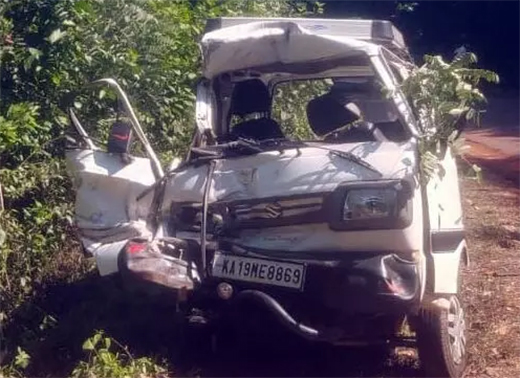 Bus–Omni Collision Near Vitla