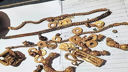 Ancient Coins, Jewellery pot found in Gadag