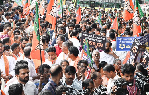 BJP stages protest in Kavoor
