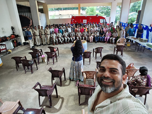 Main News Women of Mangalore observe Raksha Bandhan with fire personnel