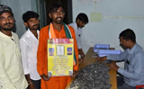 Independent candidate in Yadgir, Karnataka deposits poll fee of ₹10,000 in ₹1 coins
