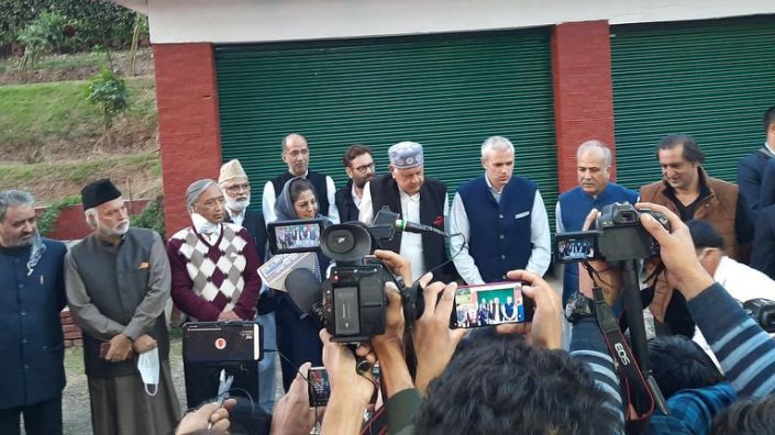 Farooq Abdullah joins hands with Mehbooba Mufti to fight for Article 370