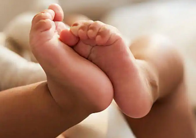 Indian-origin woman in US gives birth while bathing, panics and throws newborn out of window