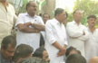 Kumaraswamy, Congress Leaders Protest Outside I-T Office in Bengaluru