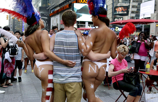 NY-topless2