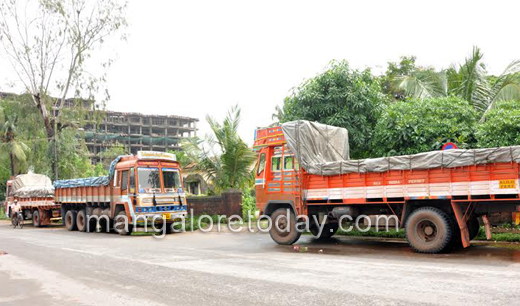 raids sand truk in mangalore 5