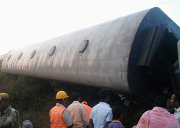  The Kanniyakumari-Bangalore Island Express derailed between Somanayakanpatti and Patchur in Tamil Nadu