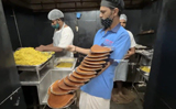 Waiter balances 16 plates of Dosa on hand, Anand Mahindra impressed: Watch