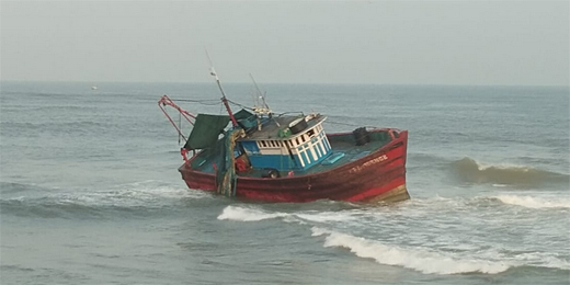 boat-sinks.