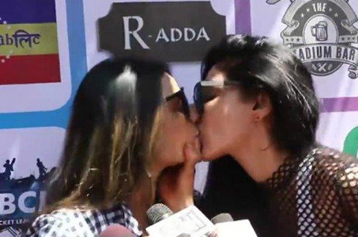 Nia-Reyhna-lip...