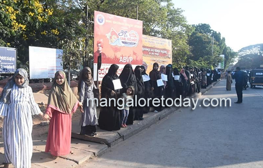 human-chain-1