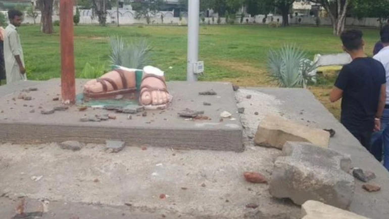 Statue