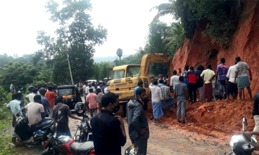 Mangalore Today | Latest main news of mangalore, udupi - Page Narrow-escape -for-labourer-in-land-slip-in-Muttur Mangalore Today | Latest main news of mangalore, udupi - Page Narrow-escape -for-labourer-in-land-slip-in-Muttur