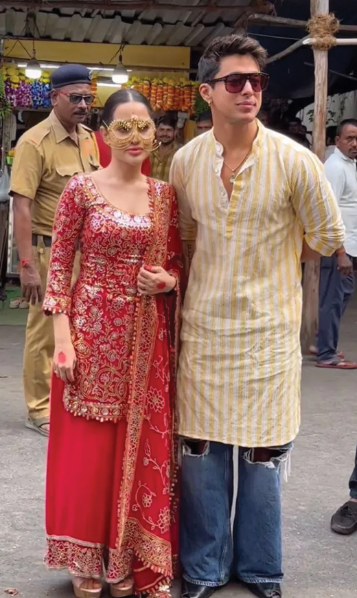 Uorfi Javed at Siddhivinayak Temple