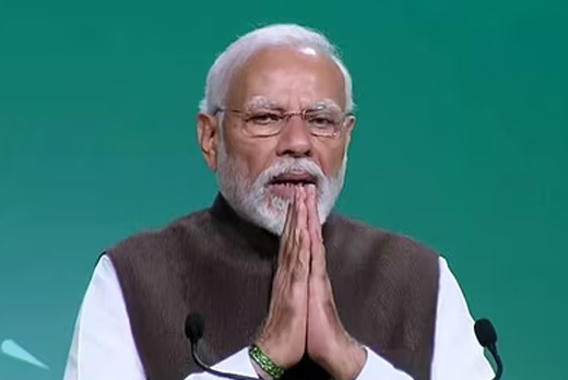 PM Modi greets people