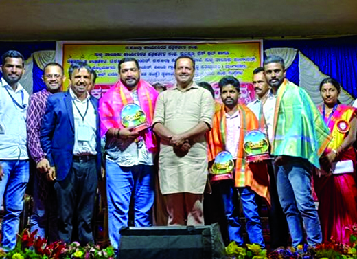 Khader honours scribes