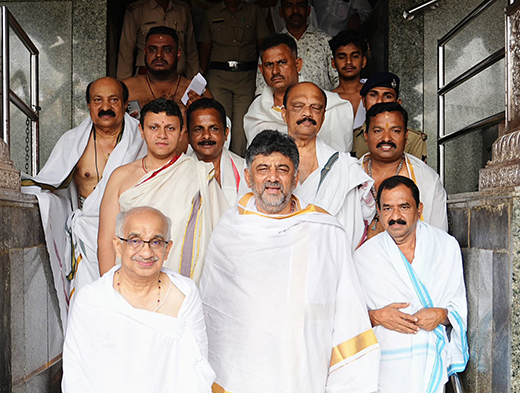 DK Shivakumar Offers Prayers at Dharmashala Temple