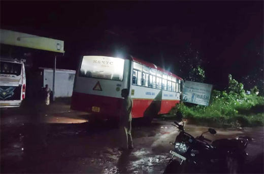 KSRTC Bus Rams Sasthan Toll Gate