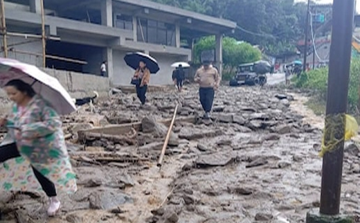 Landslides Kill Three in North Bengal