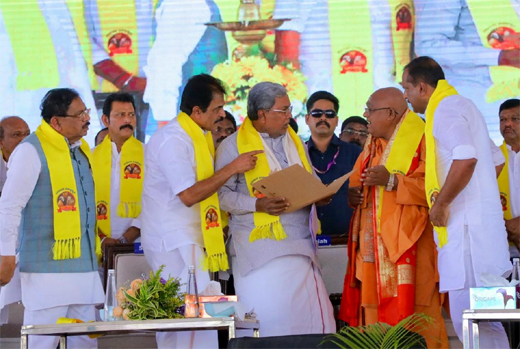 Guru-Gandhi diolouge