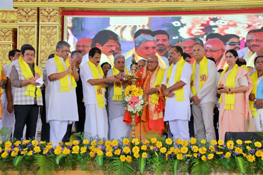 Guru-Gandhi diolouge