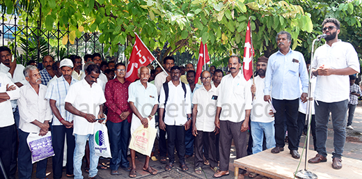 Construction workers rally