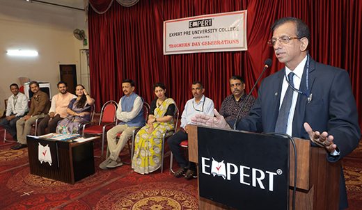Expert PU College honours teachers on Teachers Day