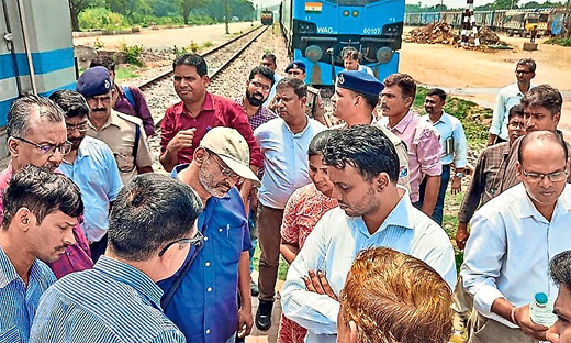 SWR GM inspects railway facilities