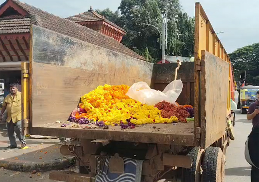 Flower vendors evicted 