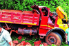 Bantwal: Labourer killed, two critically injured as laterite-laden lorry overturns