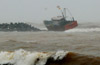 10 fishermen survive fishing boat accident