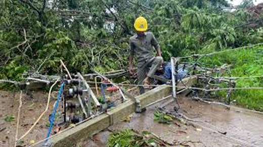 43 electricity poles of Mescom damaged due to rain in Dakshina Kannada
