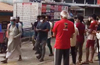Residents of Thokkottu in Mangaluru welcome COVID-19 patient as he returns home