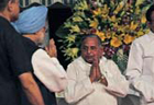 Mulayam stars at UPA II fete. Mamata give it a miss