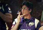 SRK served notice for smoking in public during an IPL match