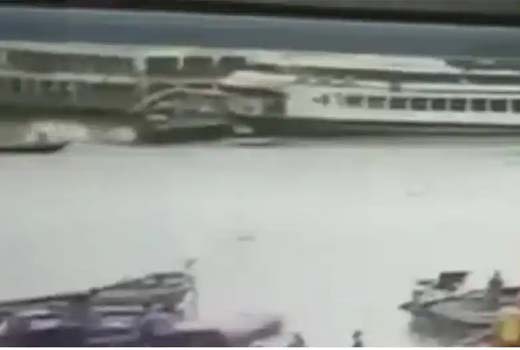 Bangladesh: At least 32 dead as boat capsizes in Buriganga river in Dhaka