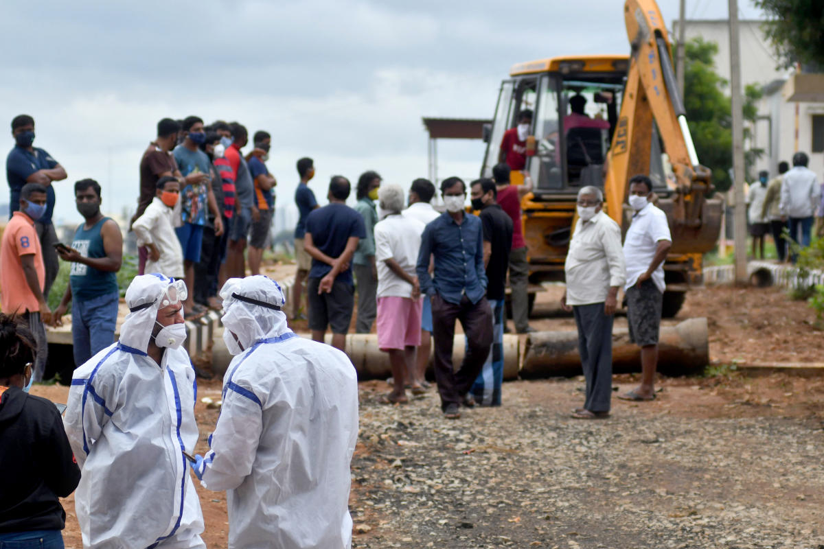 Angry mob prevent burial of Covid-19 victim in Bengaluru