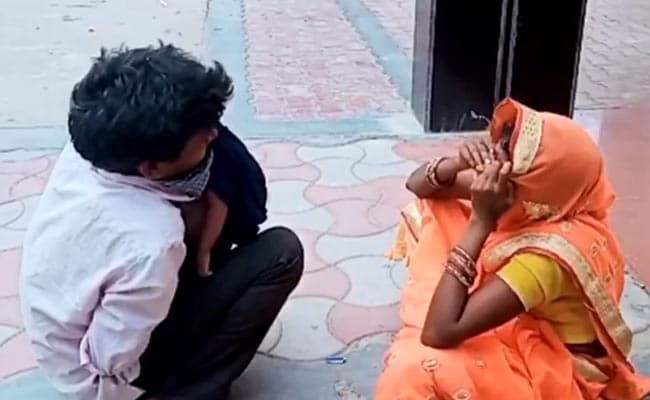 Parents cling to baby’s body and weep in Uttar Pradesh Hospital, blame doctors