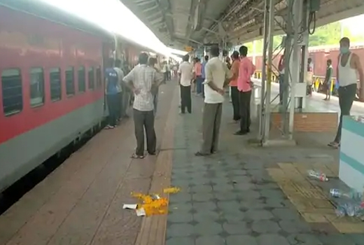 Train carrying migrants from Maharashtra to UP ends up in Odisha, railways claims planned Diversion