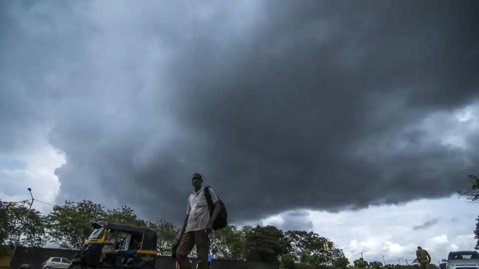 IMD preditcts rain, thunderstorm in Delhi, UP and Haryana in next 2 hours