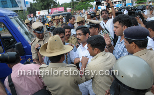 Jago Mangalore protest