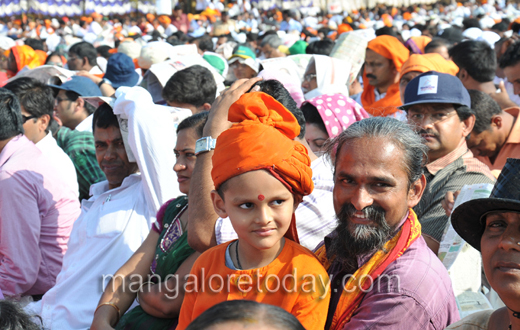 Narendra Modi at Bharatha Gellisi rally in Mangalore
