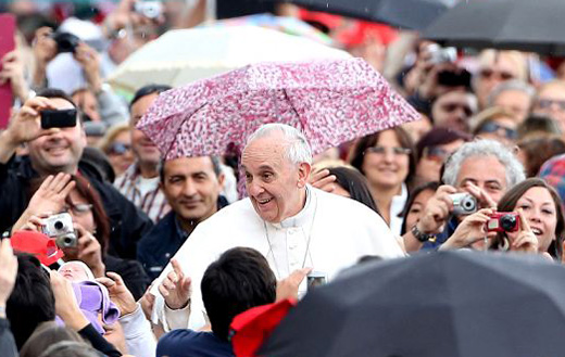Pope-crowd