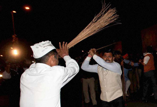 aap-bjp-fight-...